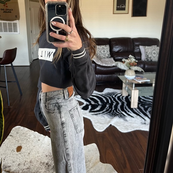 Wills Distressed-Crop - Picture 2 of 6